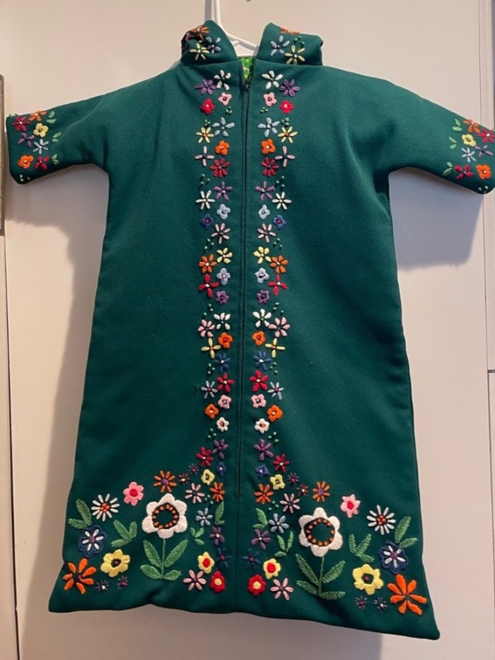 READ Handmade 1960s/1970s Crewel Style Embroidery Sleepsack baby infant 12mo+